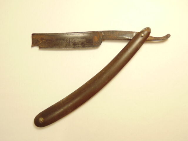 Vintage Pen Mar straight razor with a damaged blade (damaged)
