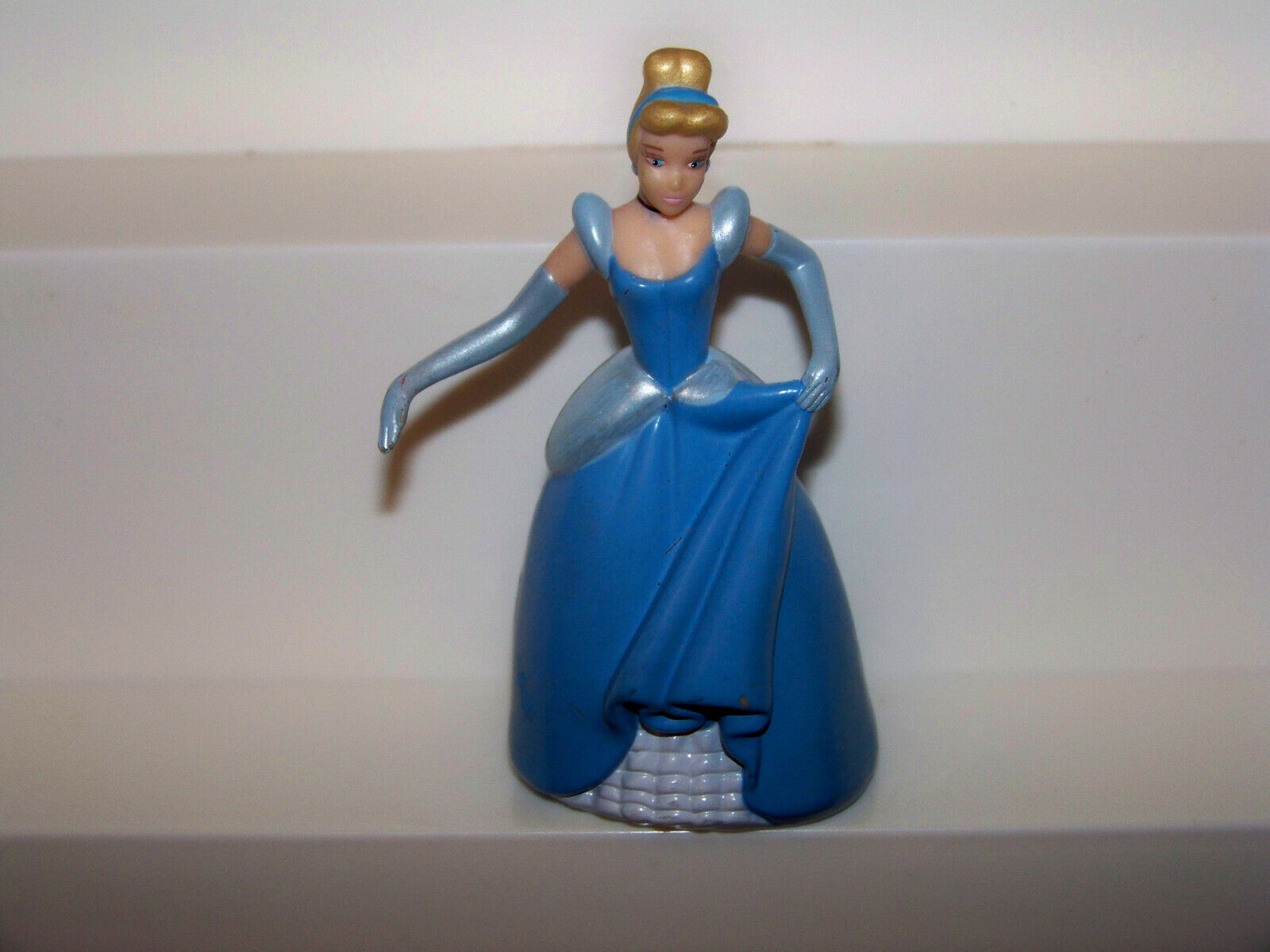 Disney Cinderella Disney Store 3.75" Pvc Princess Doll / Cake Topper